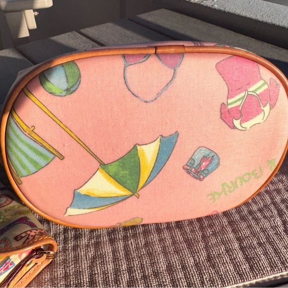 💕 Dooney & Bourke Pink Beach Print Hobo Shoulder Bag + Dooney Pouch (Two-Pieces) - Picture 3 of 16